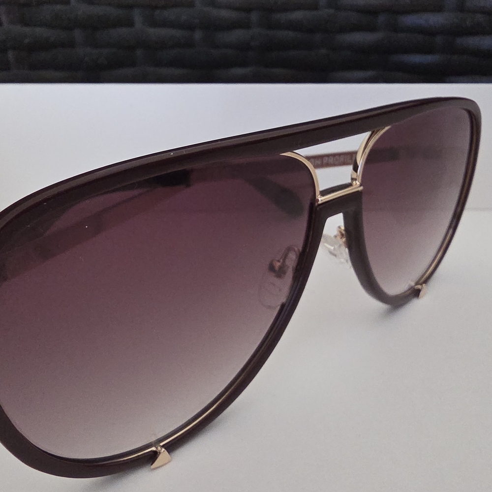 Quay Australia High Profile Sunglasses NWT